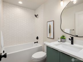 1615 N 50th Street C, Seattle WA 98103