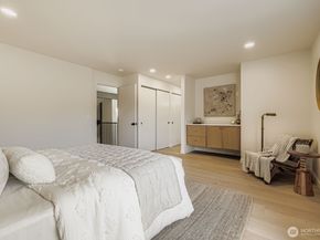 14208 NE 2nd Place, Bellevue WA 98007