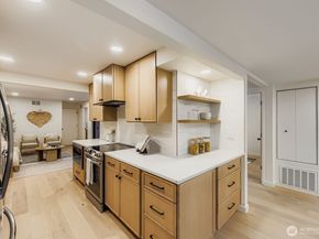 14208 NE 2nd Place, Bellevue WA 98007