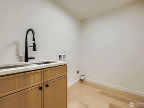 14208 NE 2nd Place, Bellevue WA 98007