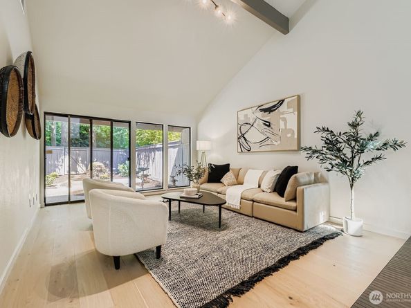 14208 NE 2nd Place, Bellevue WA 98007