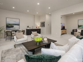 8243 W Mercer Way, Mercer Island WA 98040