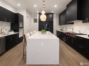 8243 W Mercer Way, Mercer Island WA 98040