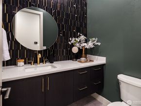 8243 W Mercer Way, Mercer Island WA 98040