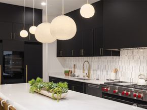 8243 W Mercer Way, Mercer Island WA 98040