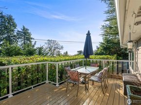 15612 38th Avenue NE, Lake Forest Park WA 98155