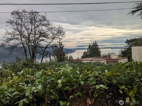 15612 38th Avenue NE, Lake Forest Park WA 98155