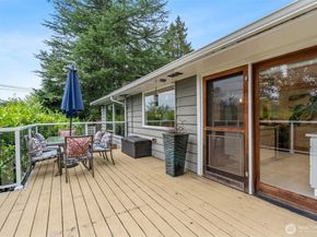 15612 38th Avenue NE, Lake Forest Park WA 98155