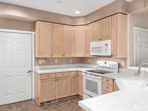 4325 NE 5th Court C101, Renton WA 98059