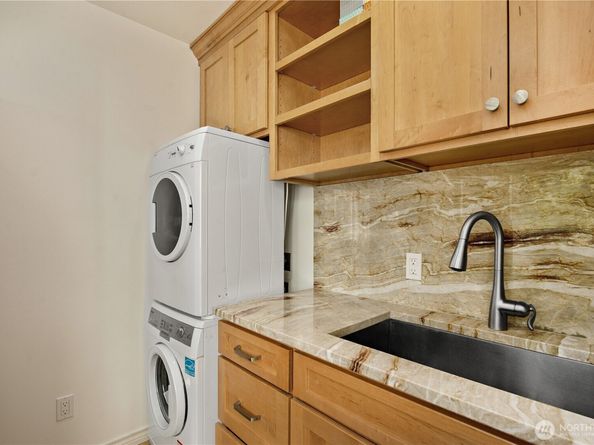 4465 W Mercer Way, Mercer Island WA 98040