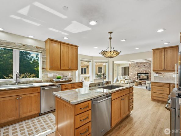 4465 W Mercer Way, Mercer Island WA 98040