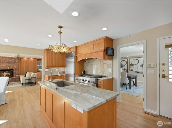 4465 W Mercer Way, Mercer Island WA 98040
