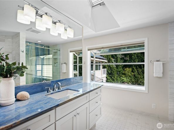 4465 W Mercer Way, Mercer Island WA 98040