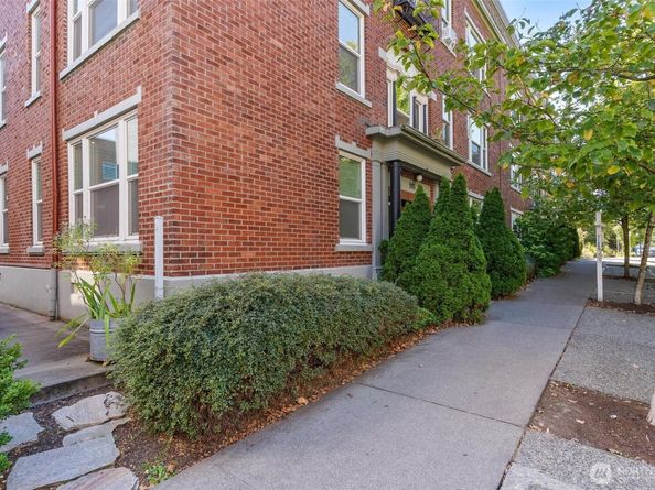 905 NE 43rd Street 111, Seattle WA 98105