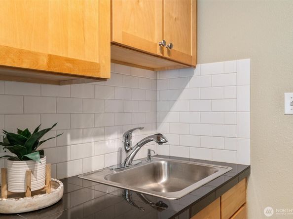 905 NE 43rd Street 111, Seattle WA 98105