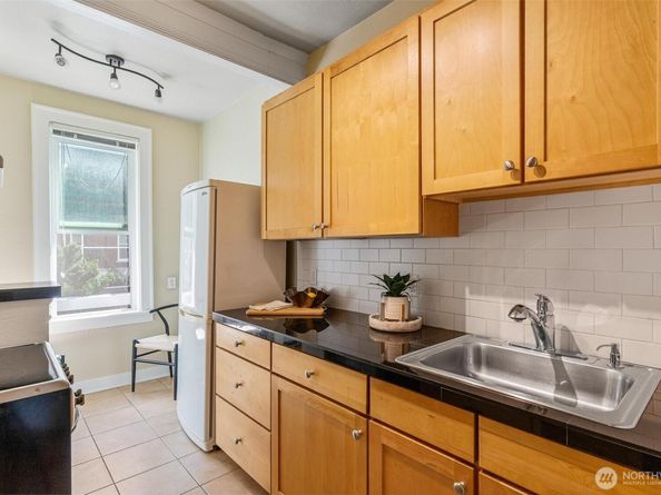 905 NE 43rd Street 111, Seattle WA 98105