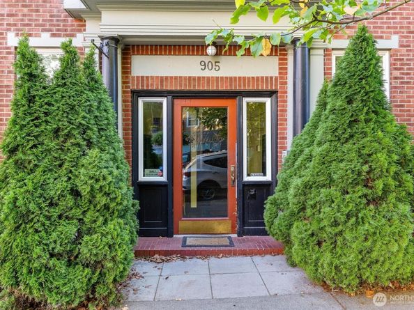 905 NE 43rd Street 111, Seattle WA 98105