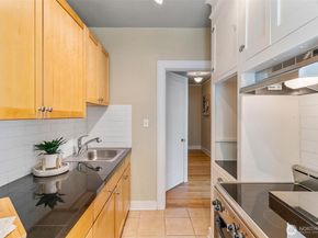 905 NE 43rd Street 111, Seattle WA 98105