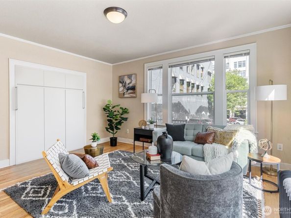 905 NE 43rd Street 111, Seattle WA 98105