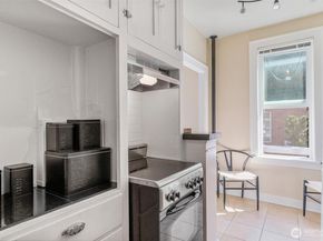 905 NE 43rd Street 111, Seattle WA 98105