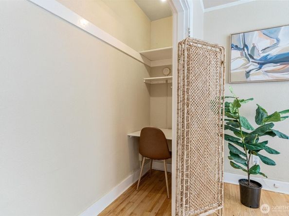 905 NE 43rd Street 111, Seattle WA 98105
