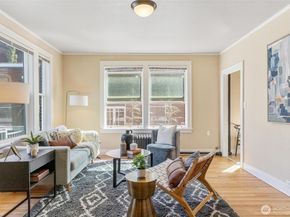 905 NE 43rd Street 111, Seattle WA 98105