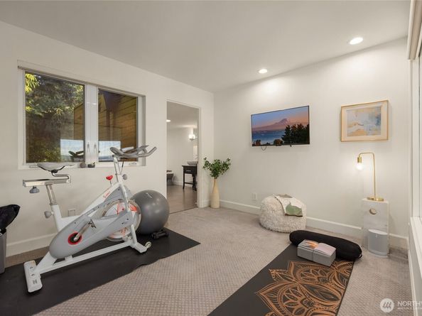 12145 Arrow Point Loop NE, Bainbridge Island WA 98110