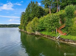 12145 Arrow Point Loop NE, Bainbridge Island WA 98110