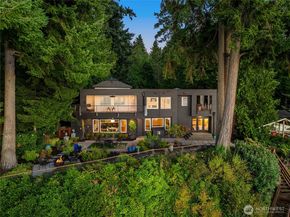 12145 Arrow Point Loop NE, Bainbridge Island WA 98110