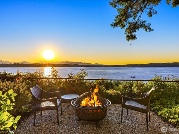 12145 Arrow Point Loop NE, Bainbridge Island WA 98110