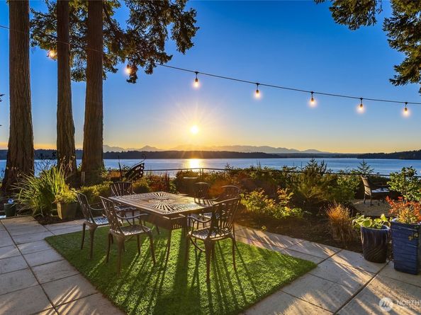 12145 Arrow Point Loop NE, Bainbridge Island WA 98110