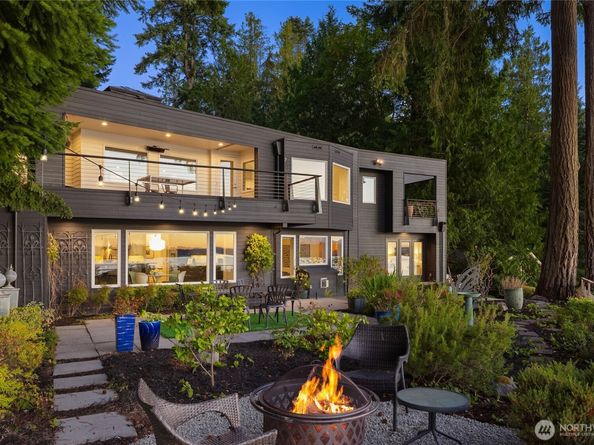 12145 Arrow Point Loop NE, Bainbridge Island WA 98110