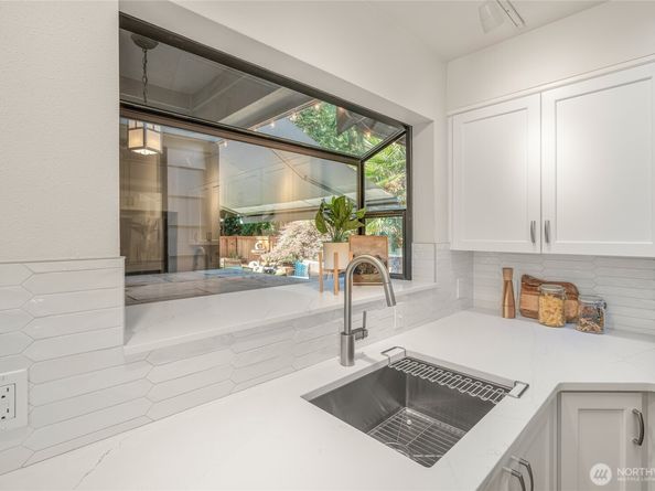 11627 NE 75th Street, Kirkland WA 98033