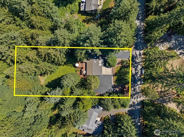 25260 SE Mirrormont Way, Issaquah WA 98027