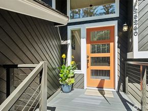 25260 SE Mirrormont Way, Issaquah WA 98027