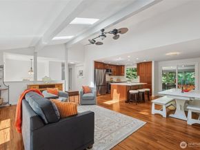 25260 SE Mirrormont Way, Issaquah WA 98027