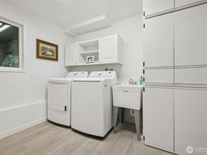 25260 SE Mirrormont Way, Issaquah WA 98027