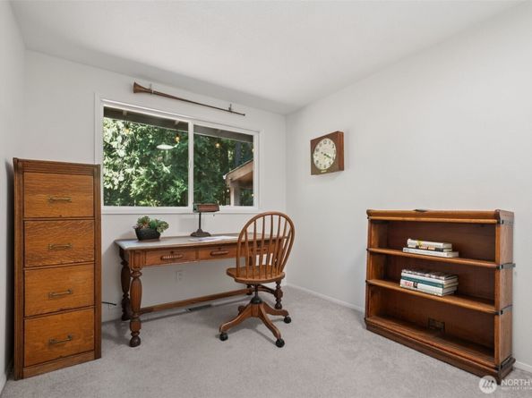 25260 SE Mirrormont Way, Issaquah WA 98027