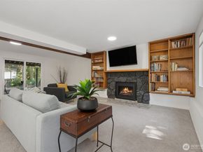 25260 SE Mirrormont Way, Issaquah WA 98027