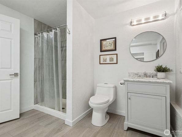 25260 SE Mirrormont Way, Issaquah WA 98027