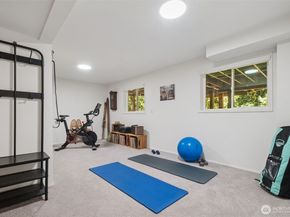 25260 SE Mirrormont Way, Issaquah WA 98027