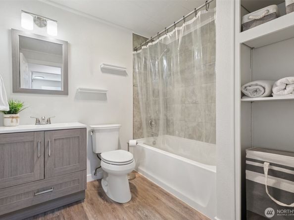 25260 SE Mirrormont Way, Issaquah WA 98027