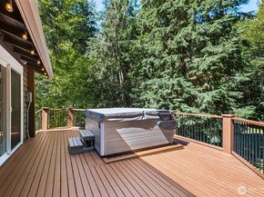 25260 SE Mirrormont Way, Issaquah WA 98027