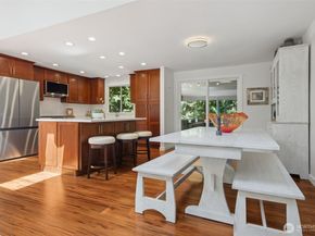 25260 SE Mirrormont Way, Issaquah WA 98027