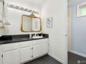 18945 NE 20th Court, Redmond WA 98052