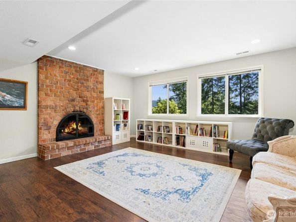 18945 NE 20th Court, Redmond WA 98052