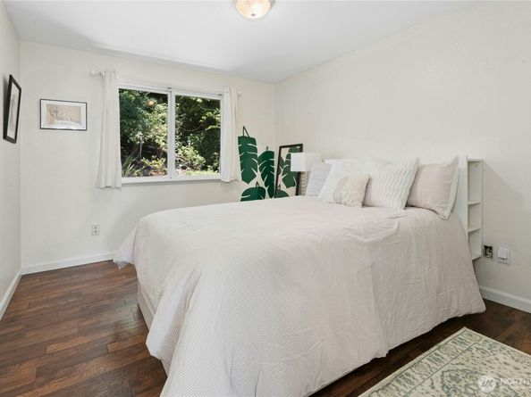 18945 NE 20th Court, Redmond WA 98052