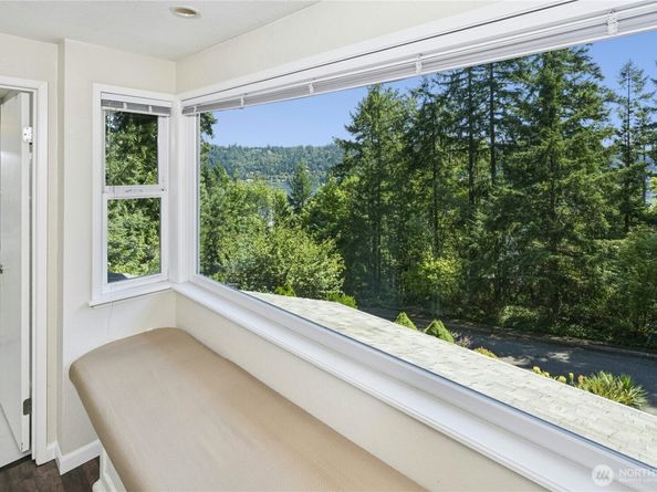 18945 NE 20th Court, Redmond WA 98052
