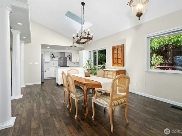 18945 NE 20th Court, Redmond WA 98052