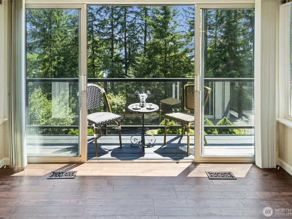18945 NE 20th Court, Redmond WA 98052